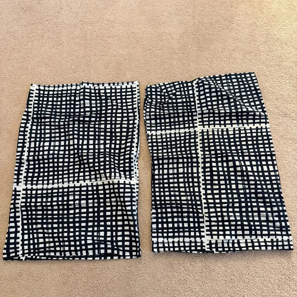 Ikea Black White Grid Pattern Pillow Shams Set of 2 Standard Size‎ READ
